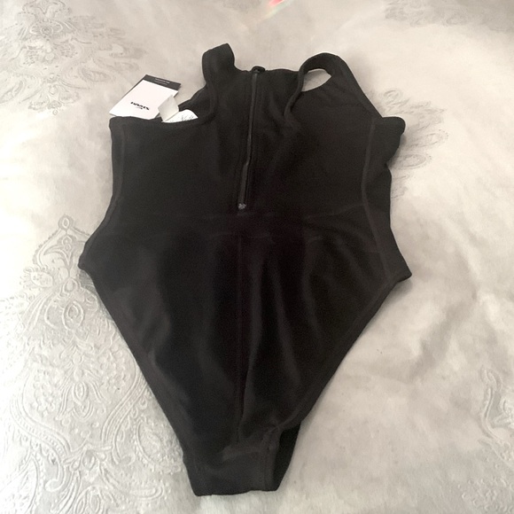 Nike hydrastrong back zip polo suit - Picture 2 of 3